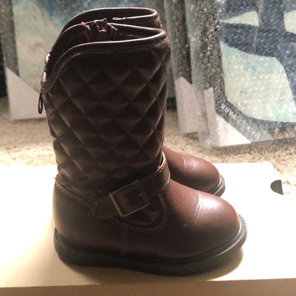 Carters - Picture 5 of 5